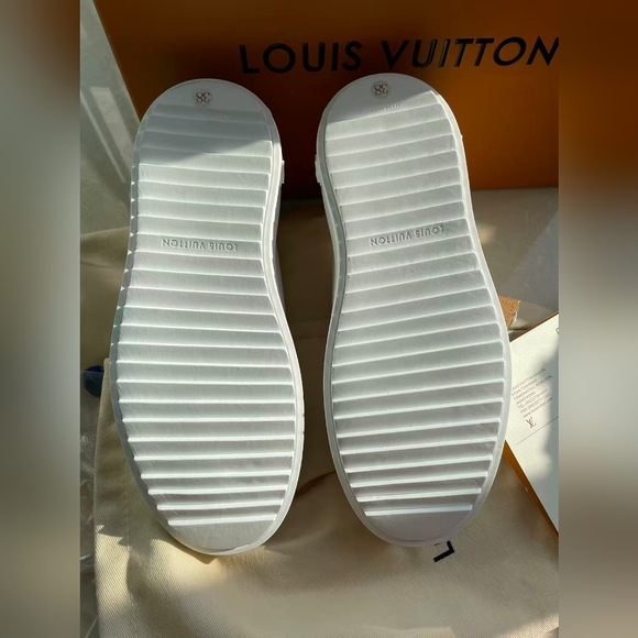 Louis Vuitton Time Out Sneaker - Picture 12 of 12